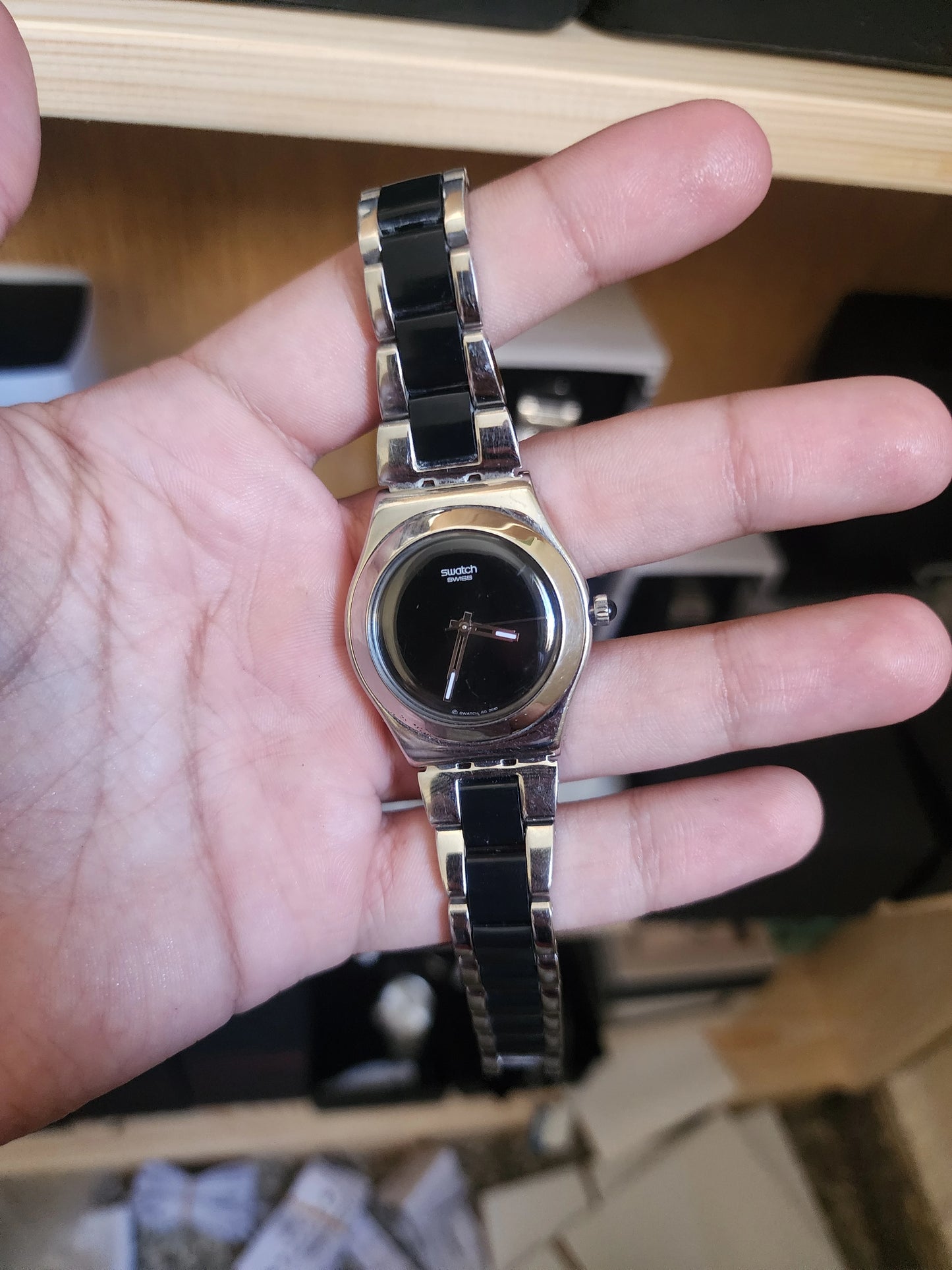 Swatch black eye lady