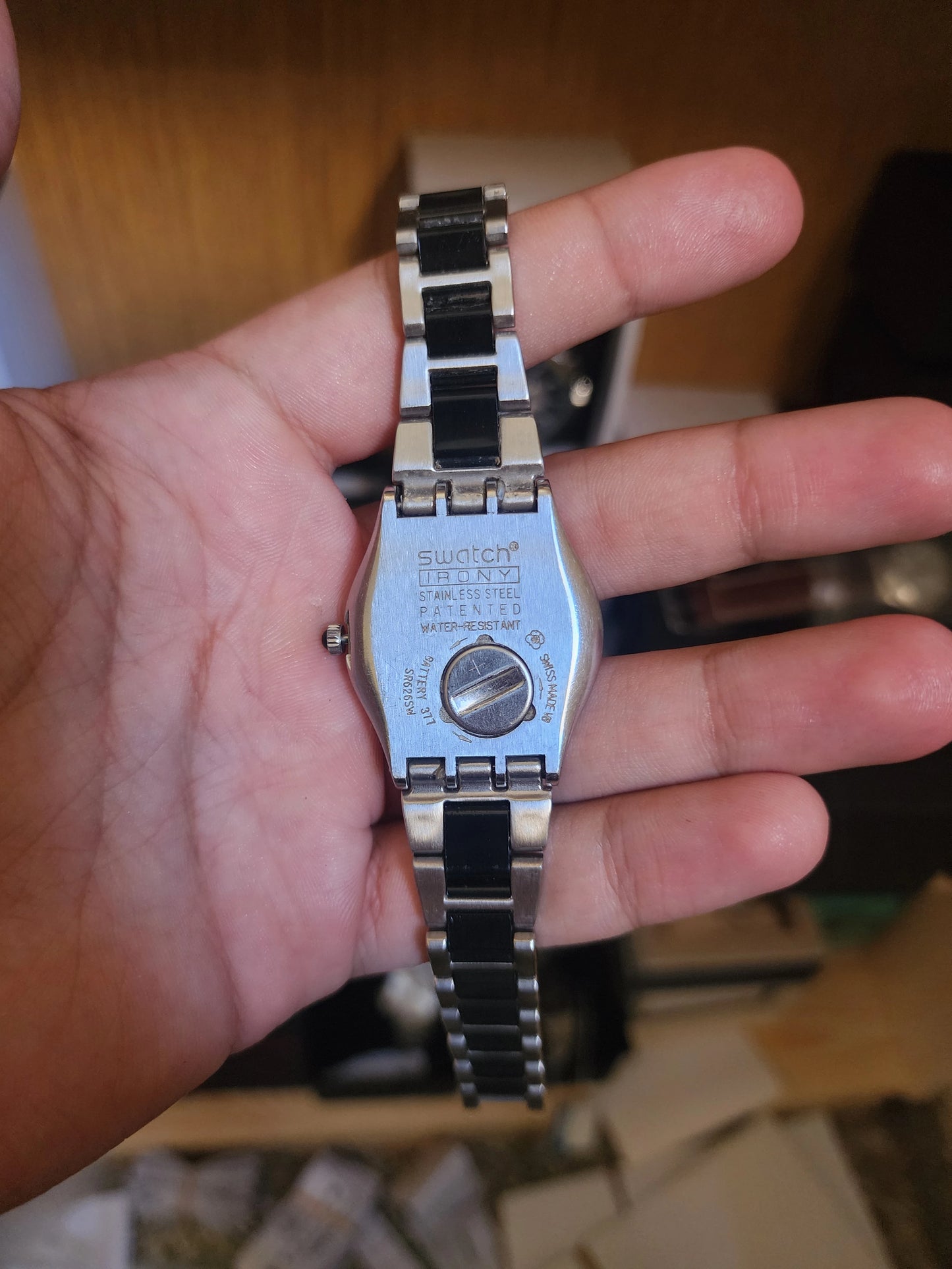 Swatch black eye lady