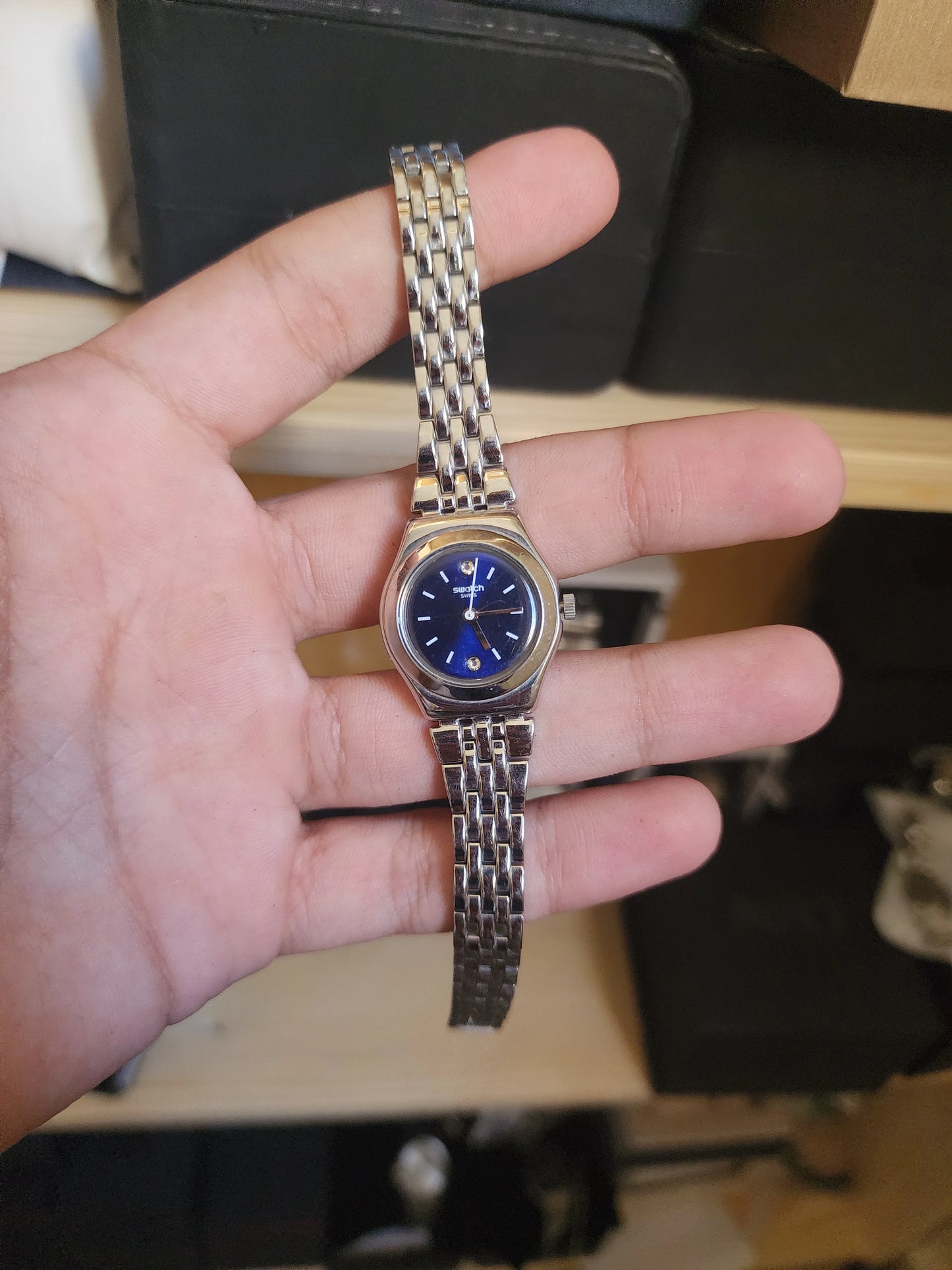 Swatch blue pearl women