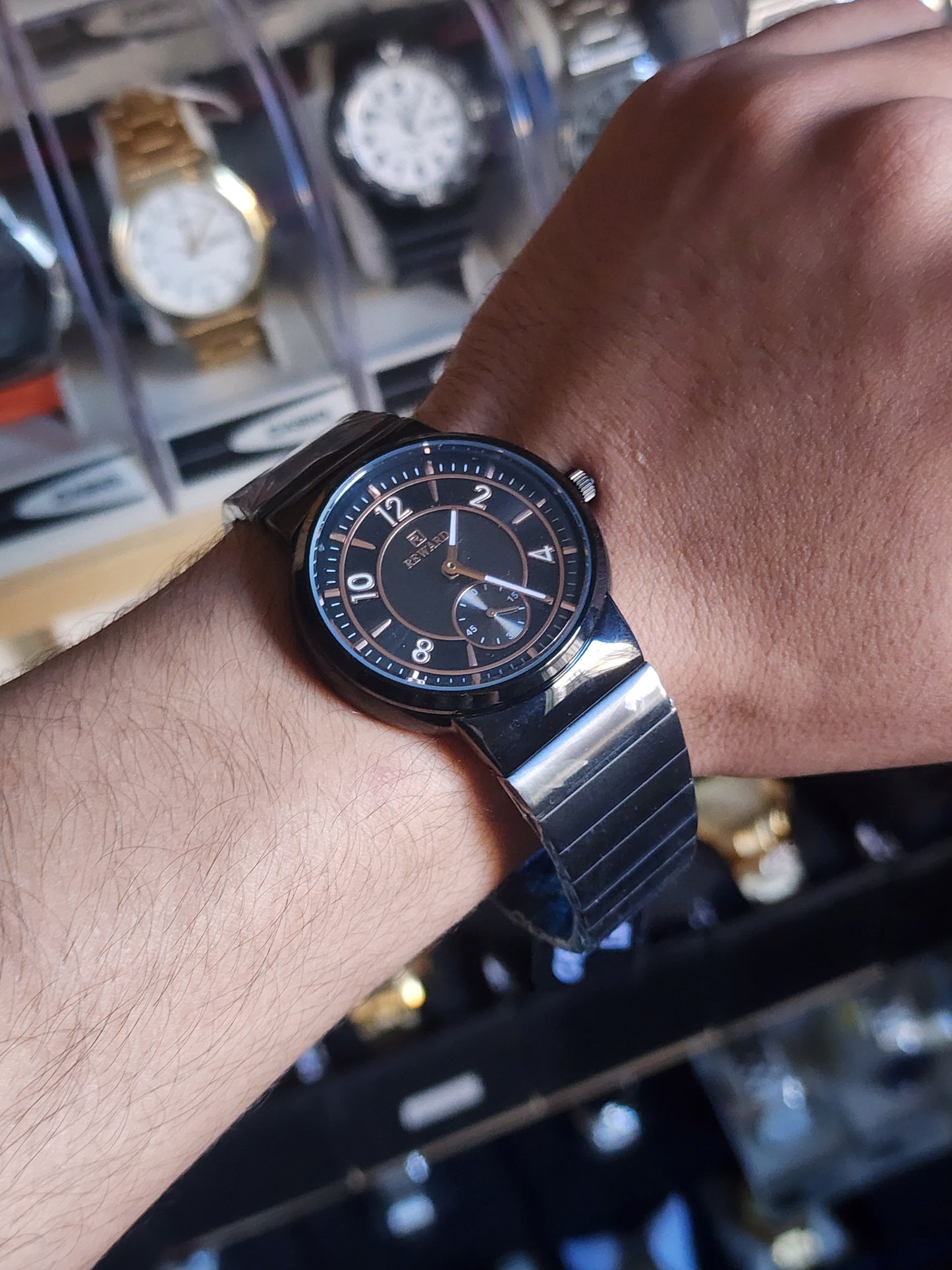 Reward full black round