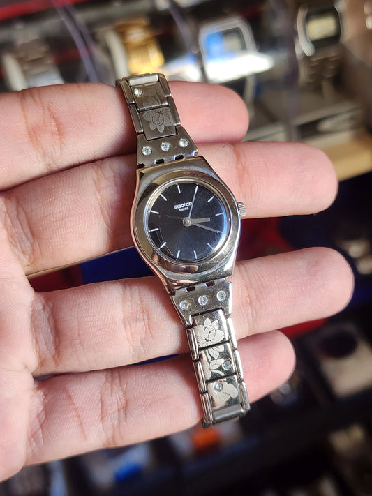 Swatch flower bracelet black pearl