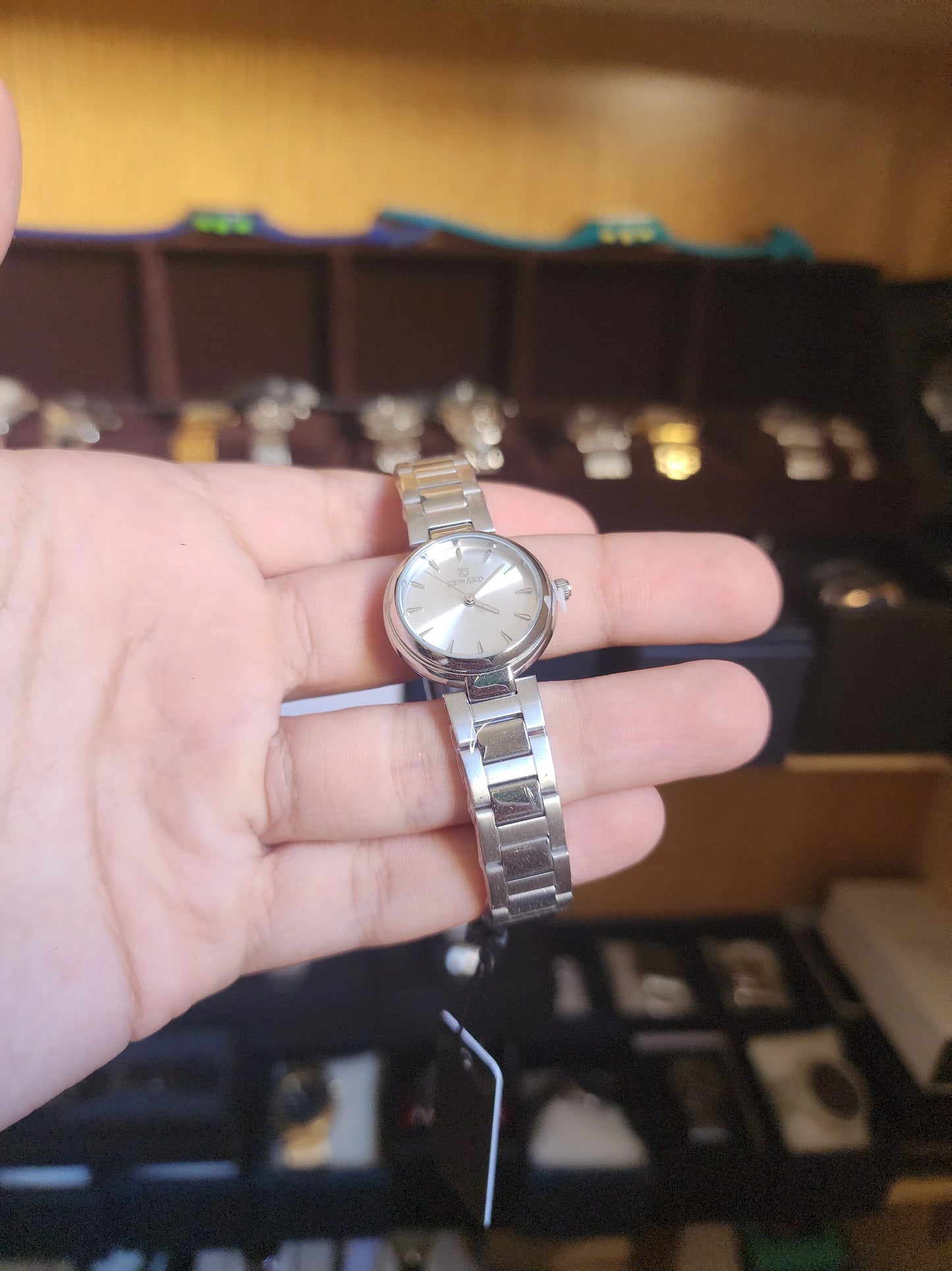 Reward round dial women