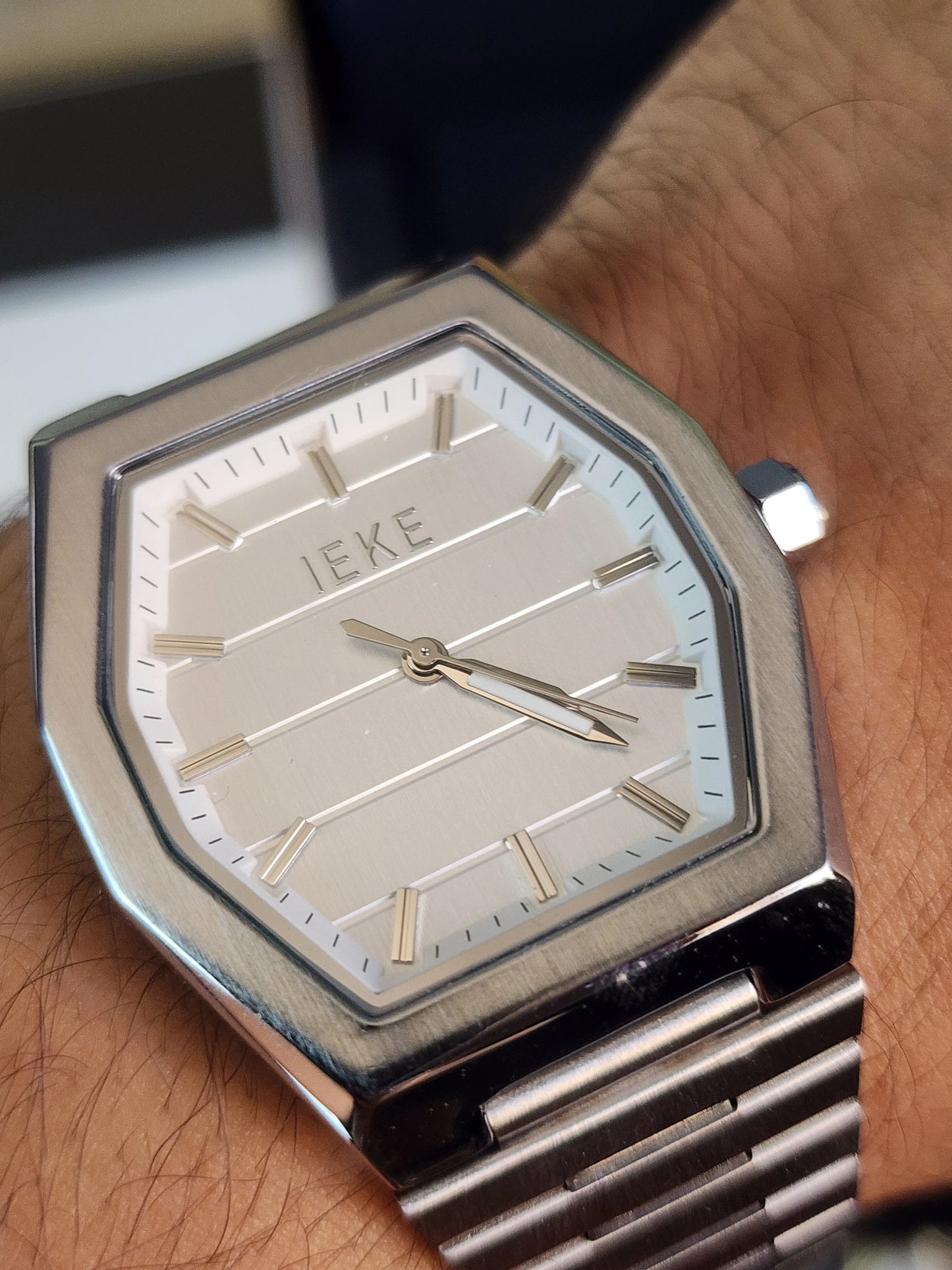 Ieke hexagonal white dial