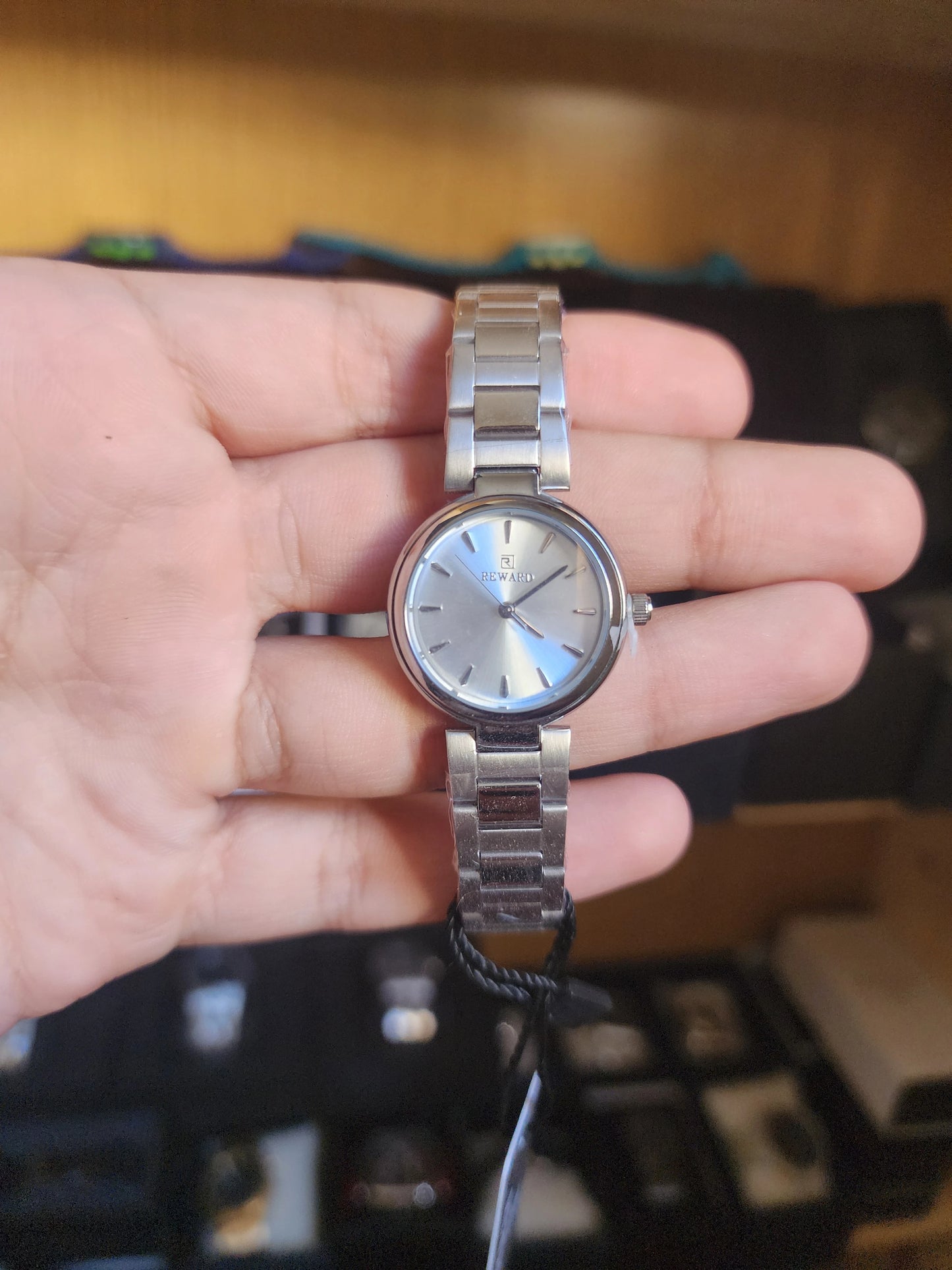 Reward round dial women