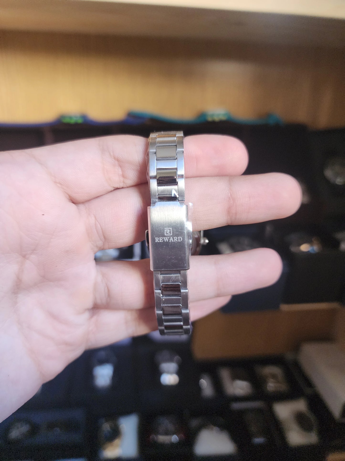 Reward round dial women