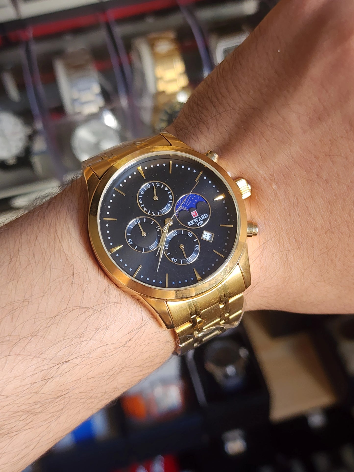 Reward black dial chronograph gold bracelet
