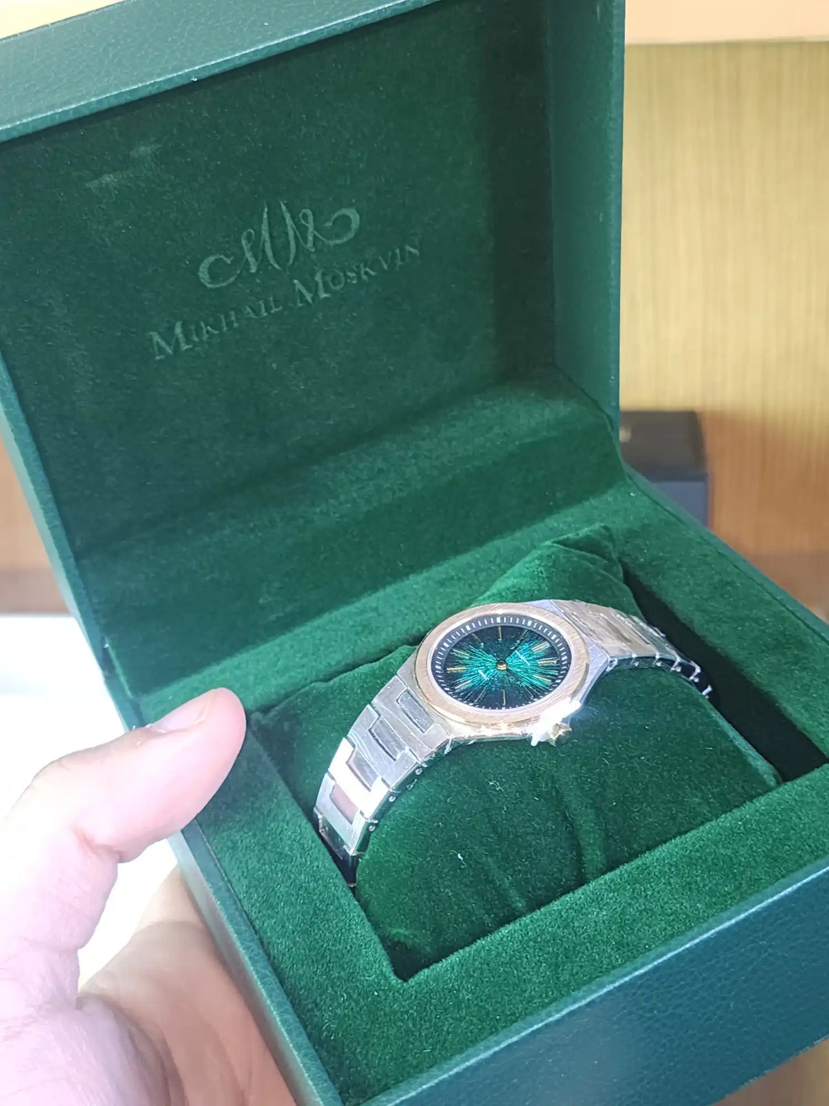 MIKHAIL women slim green ombre dial