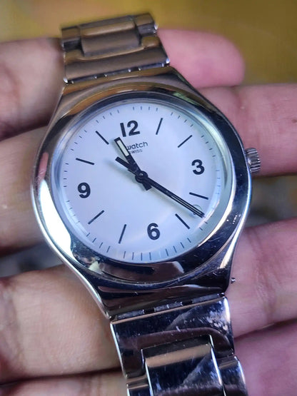 Swatch simple white dial