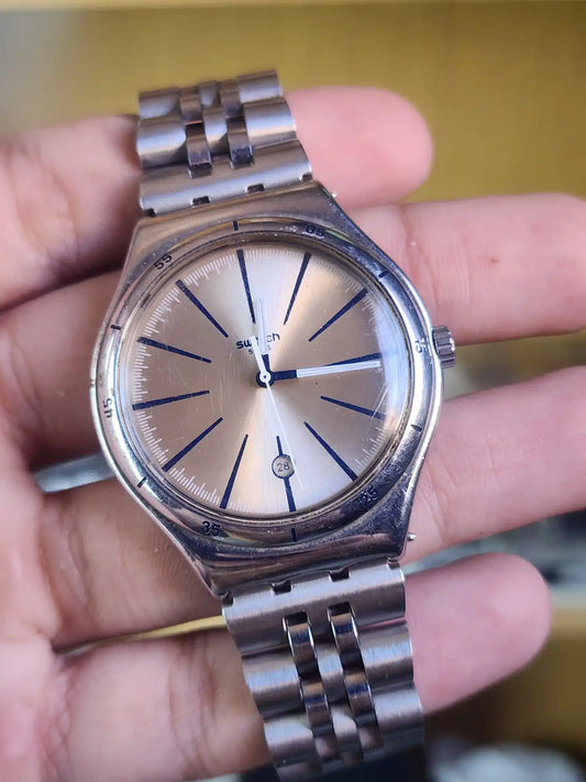 Swatch large, light gold dial