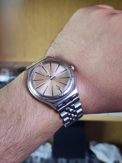 Swatch large, light gold dial