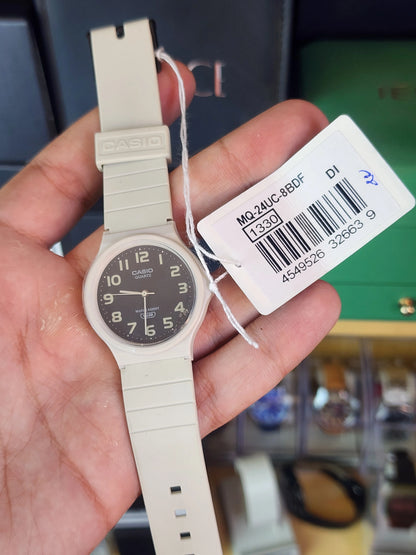 Casio basic MQ24 white