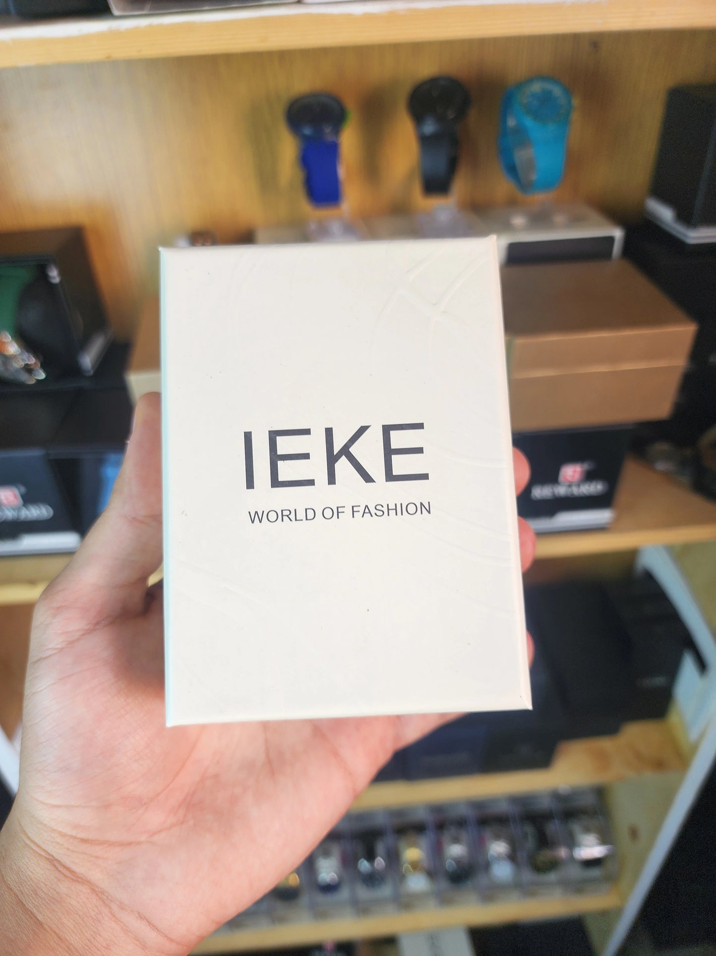 Ieke women classic two tone green dial