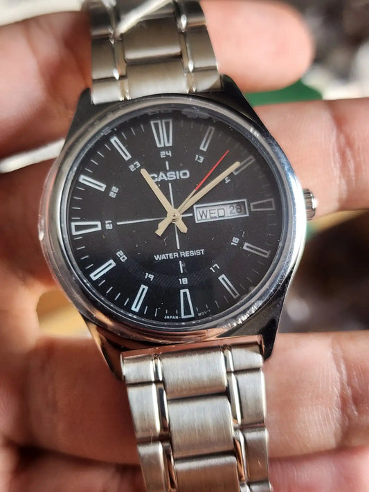 Casio mtp 006 black dial red compass
