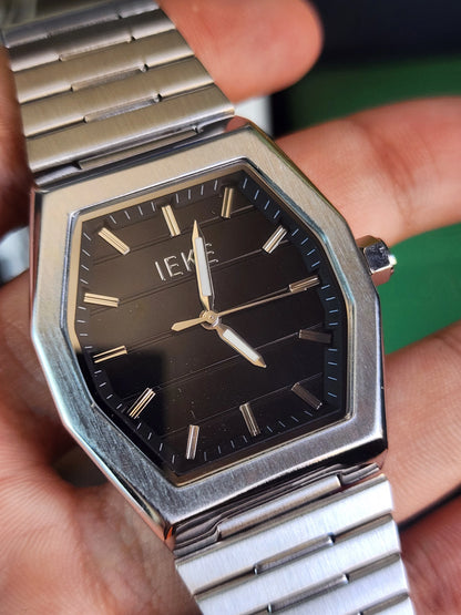 Ieke hexagonal black dial