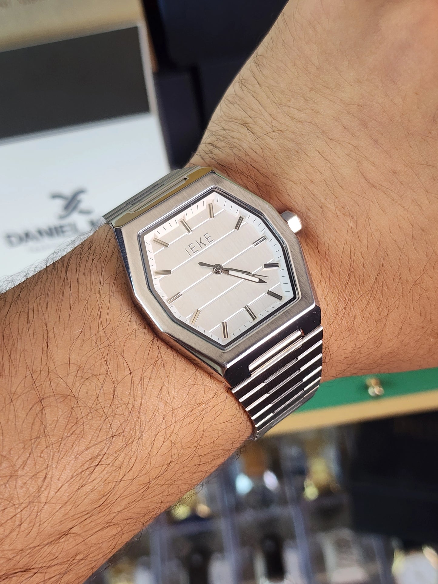 Ieke hexagonal white dial