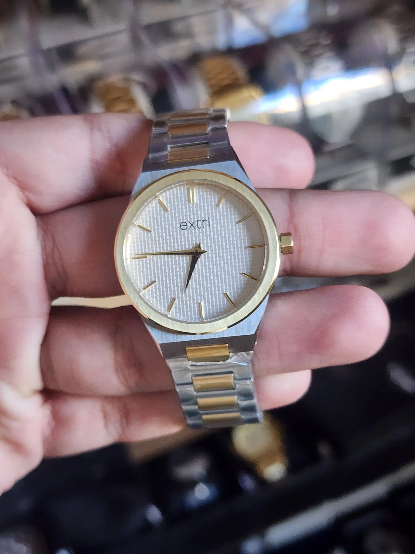 EXTRI two tone white dial