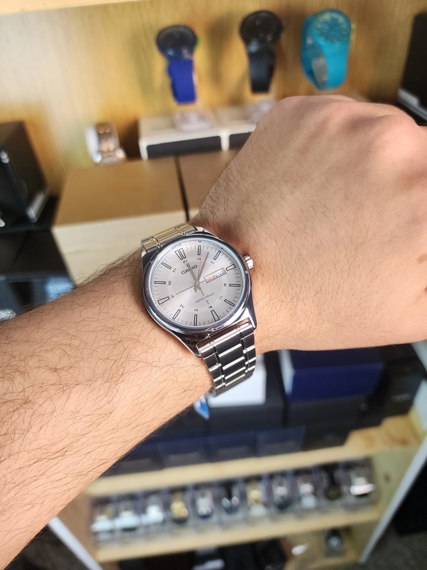 Casio mtp v006 red compass white dial