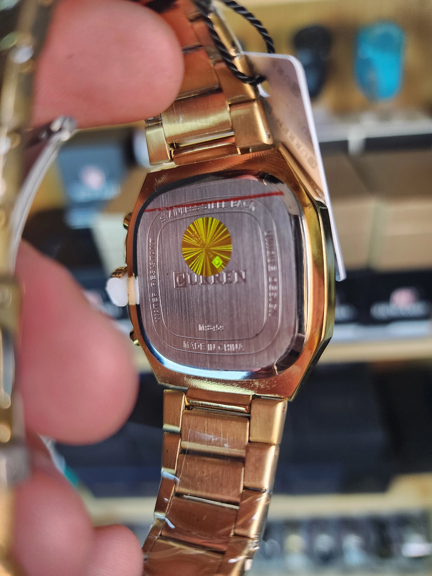 Curren square gold