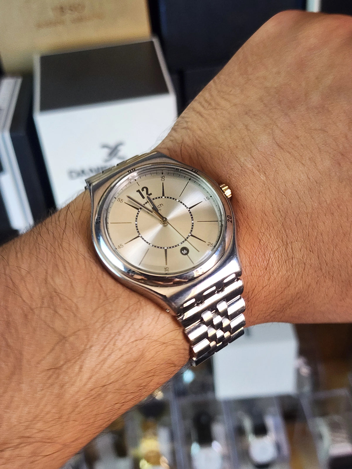 Swatch large light gold dial