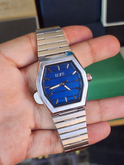 Ieke hexagonal blue dial