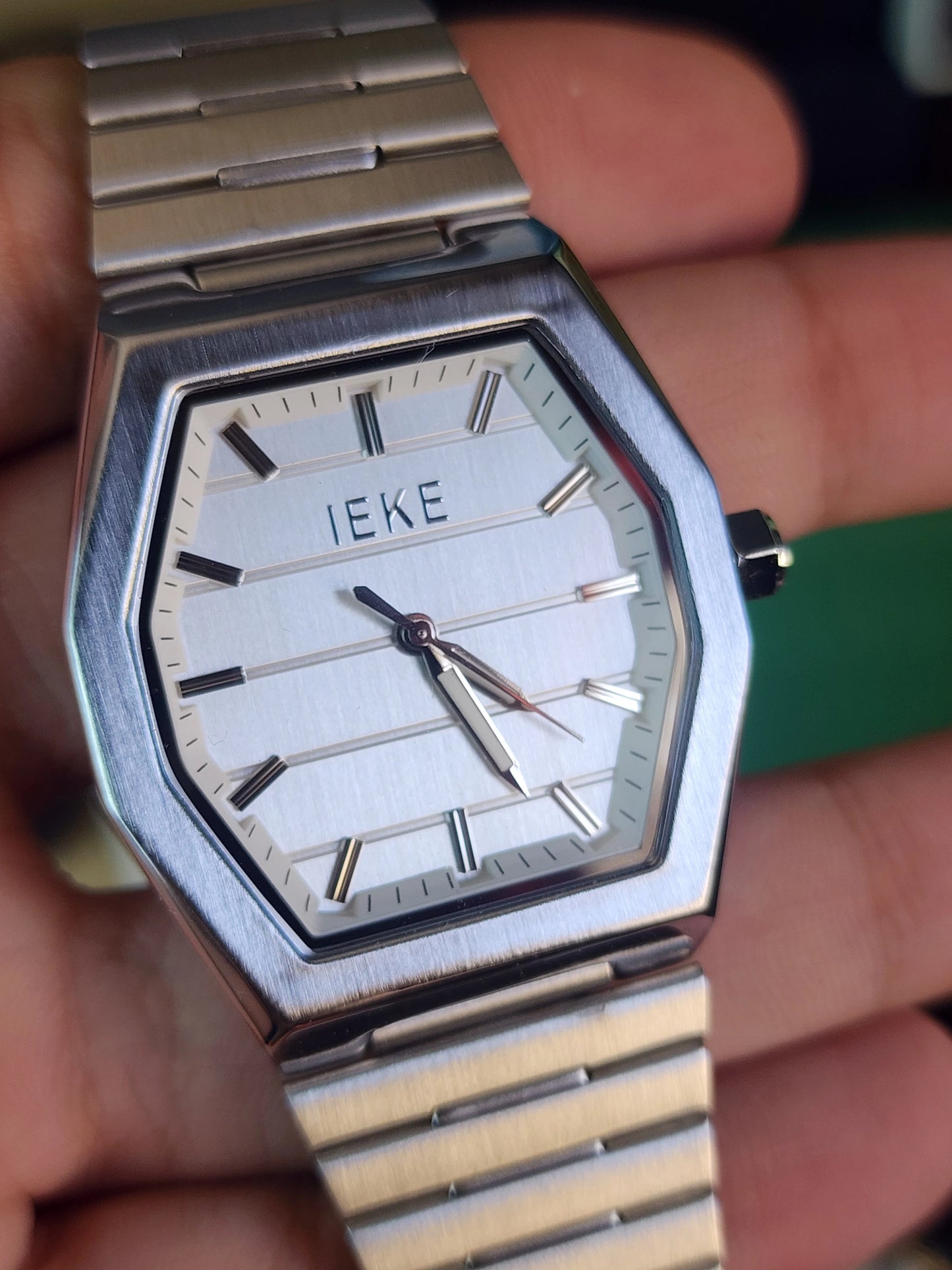 Ieke hexagonal white dial