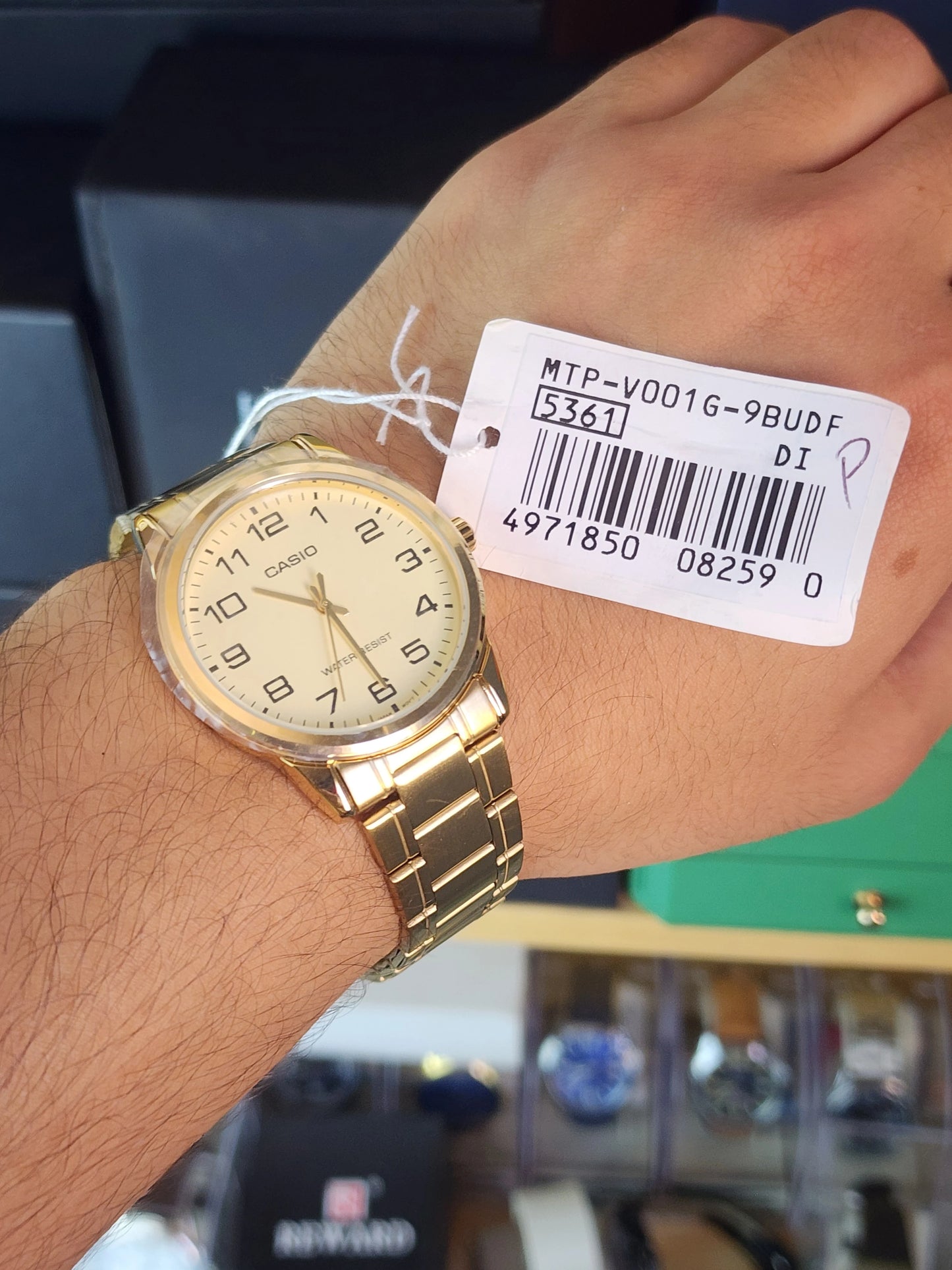 Casio MTP V001 gold