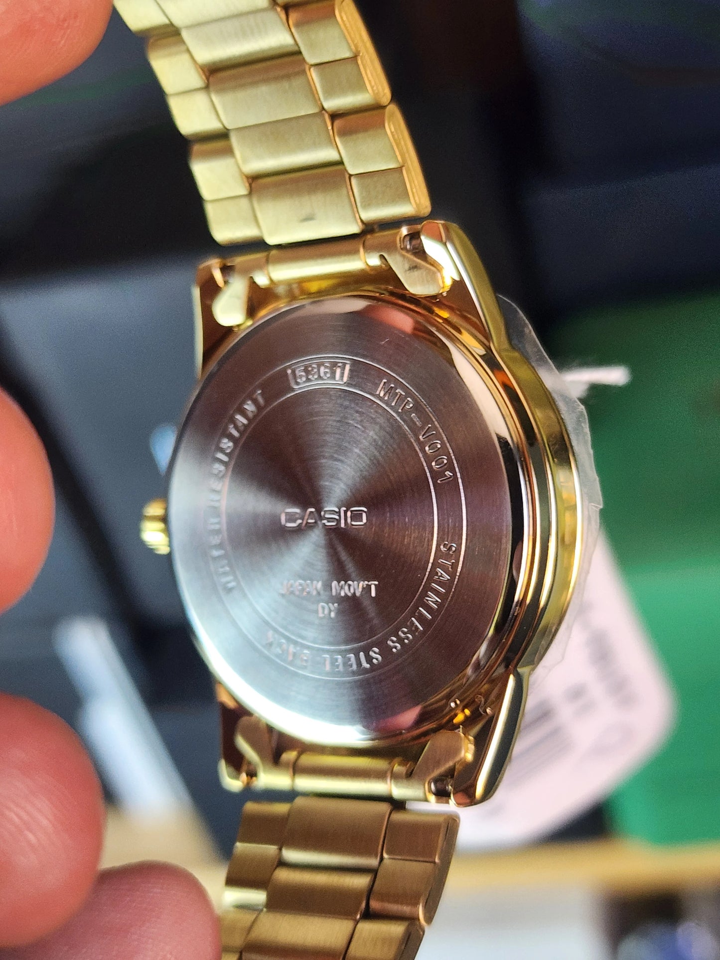 Casio MTP V001 gold