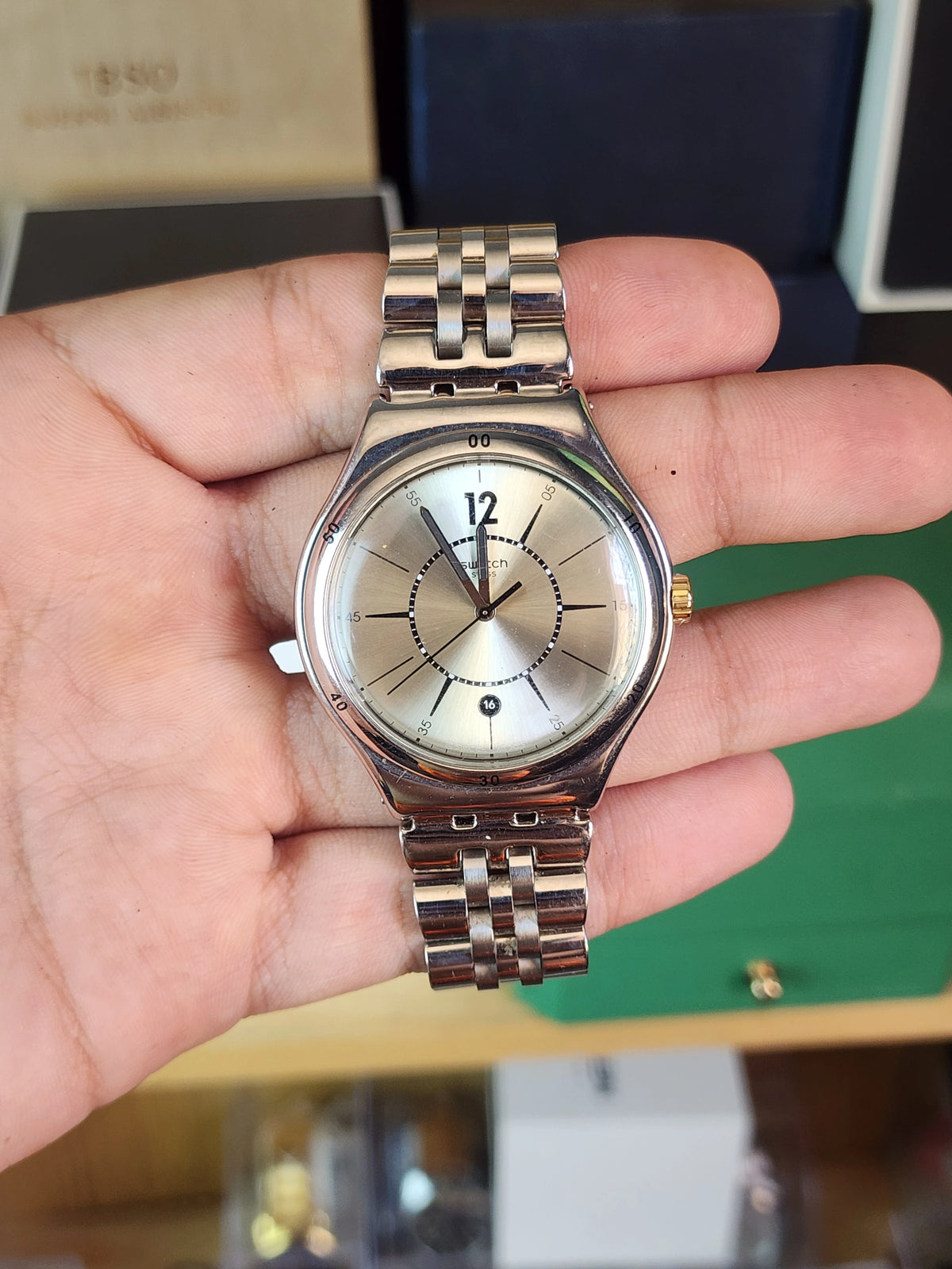 Swatch large light gold dial