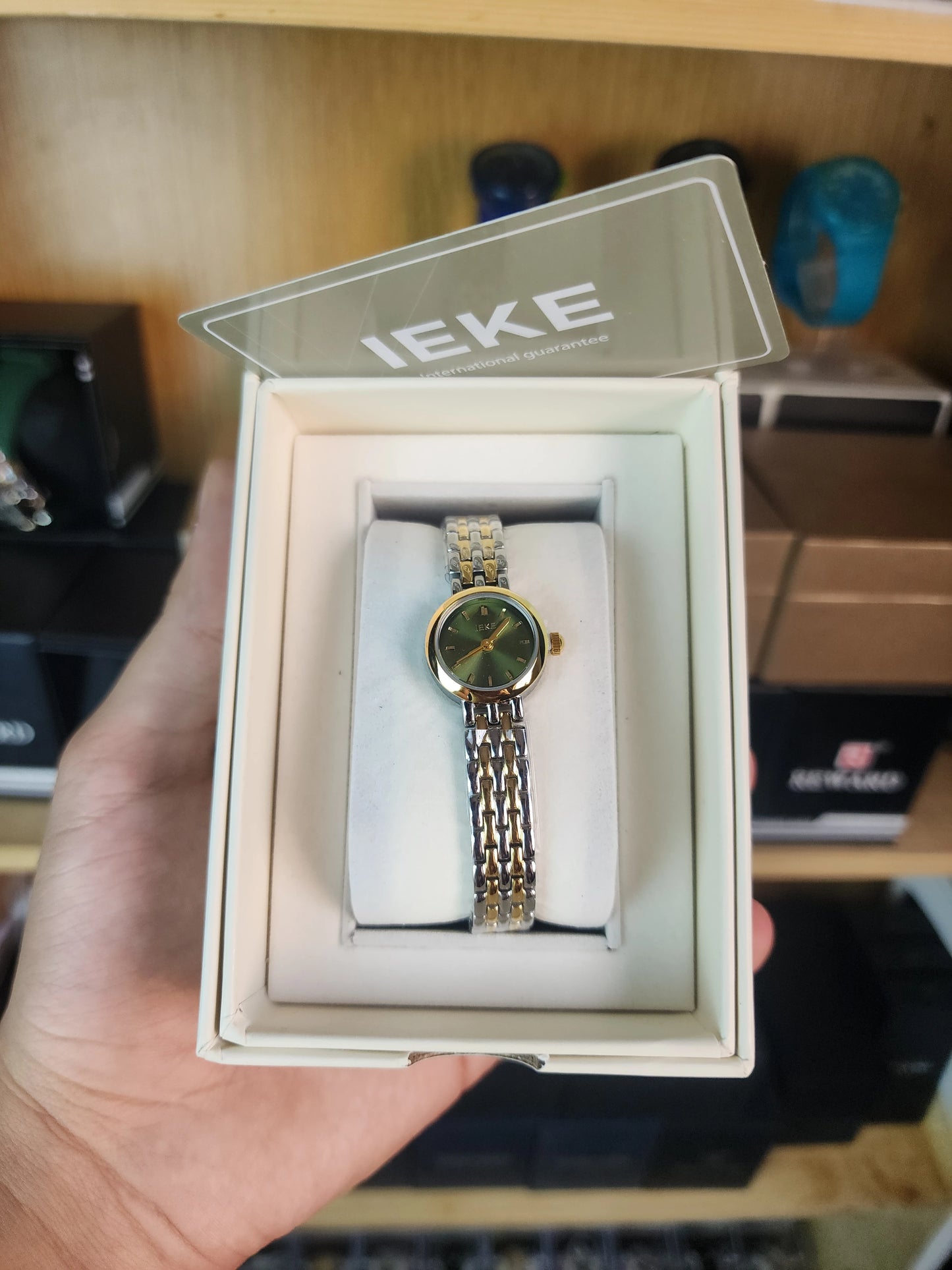 Ieke women classic two tone green dial