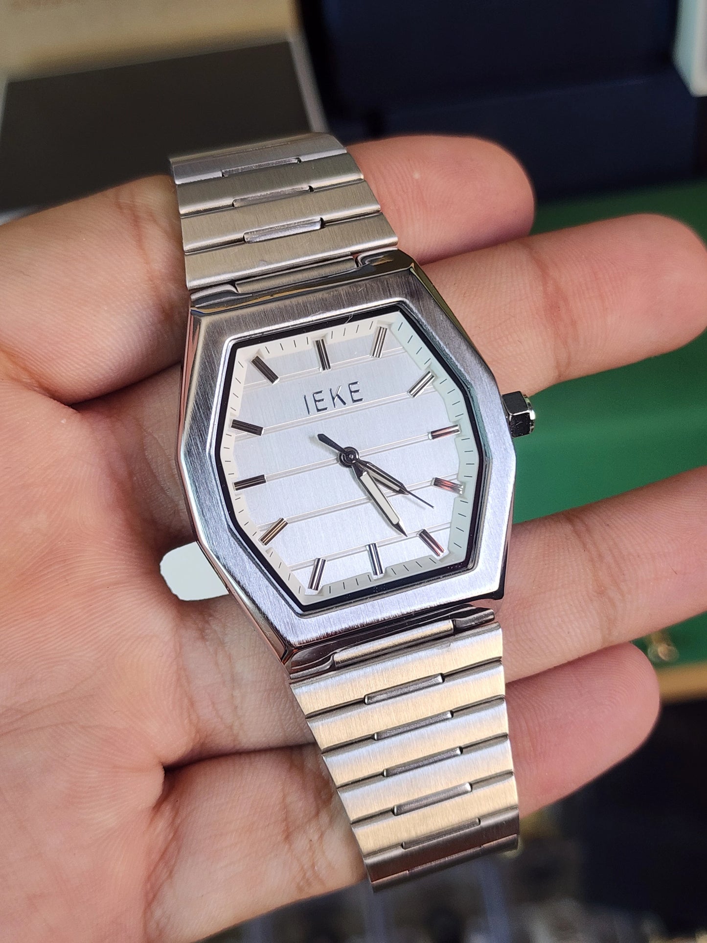 Ieke hexagonal white dial
