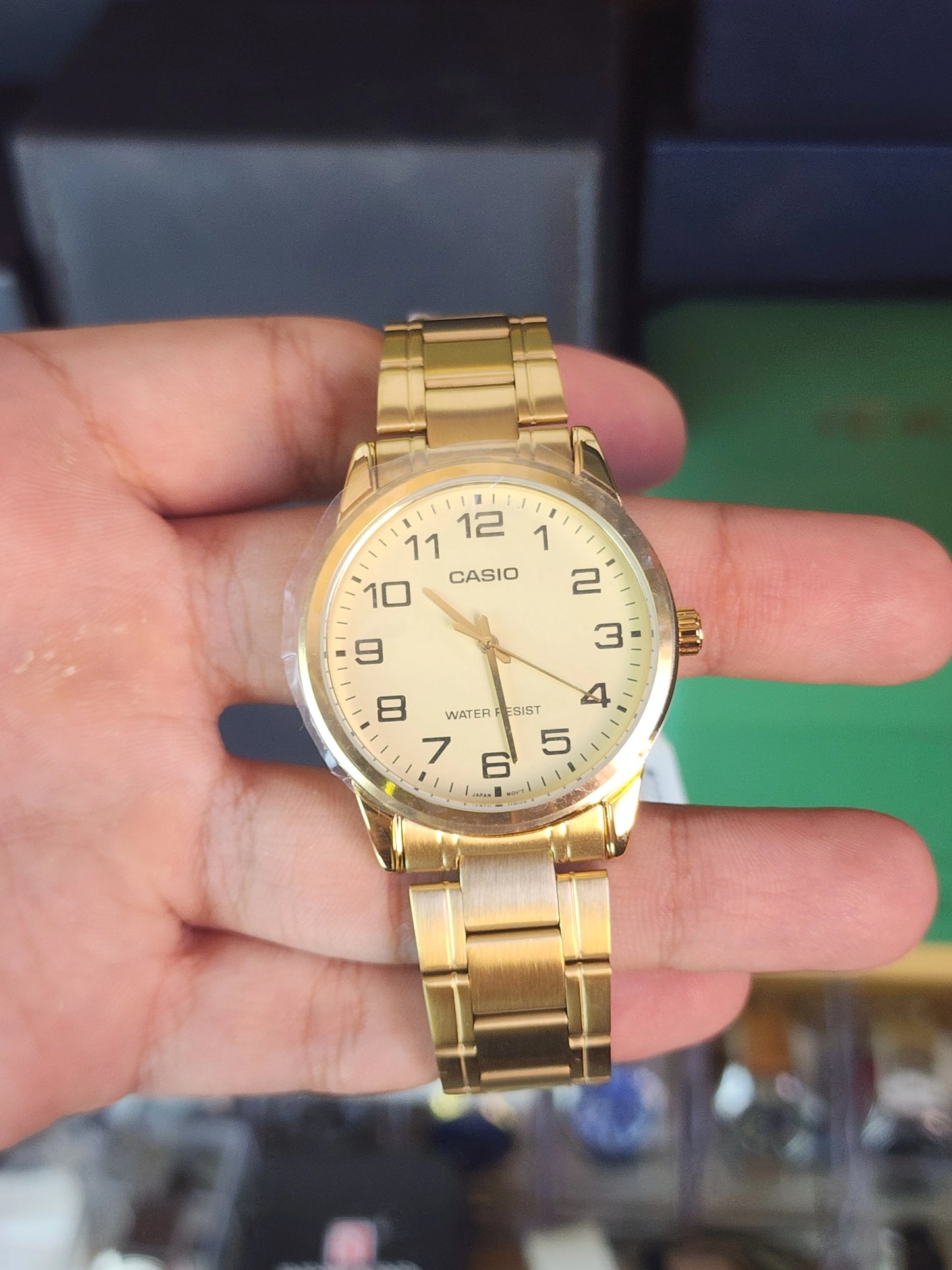 Casio MTP V001 gold