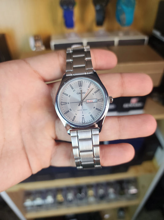 Casio mtp v006 red compass white dial