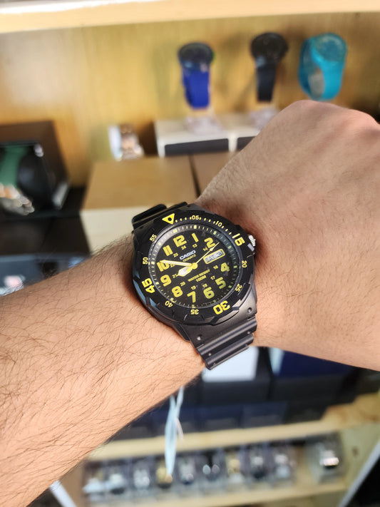 Casio MRW 200H bee