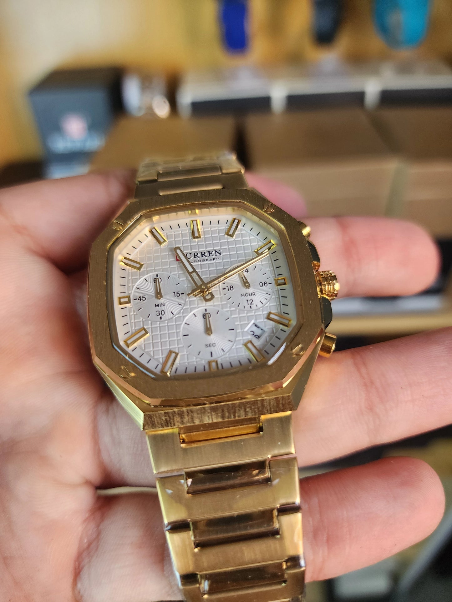 Curren square gold