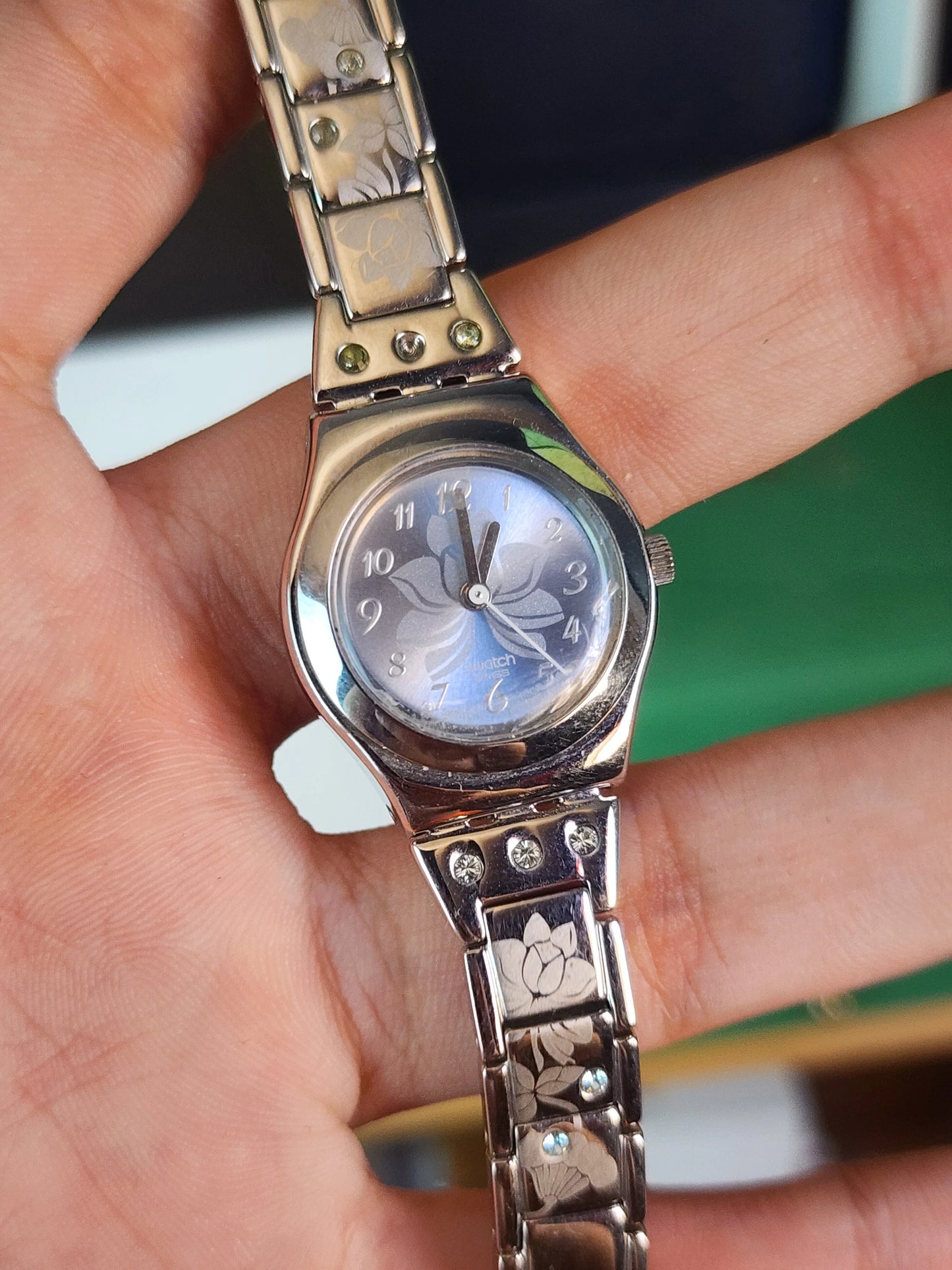 Swatch flower women
