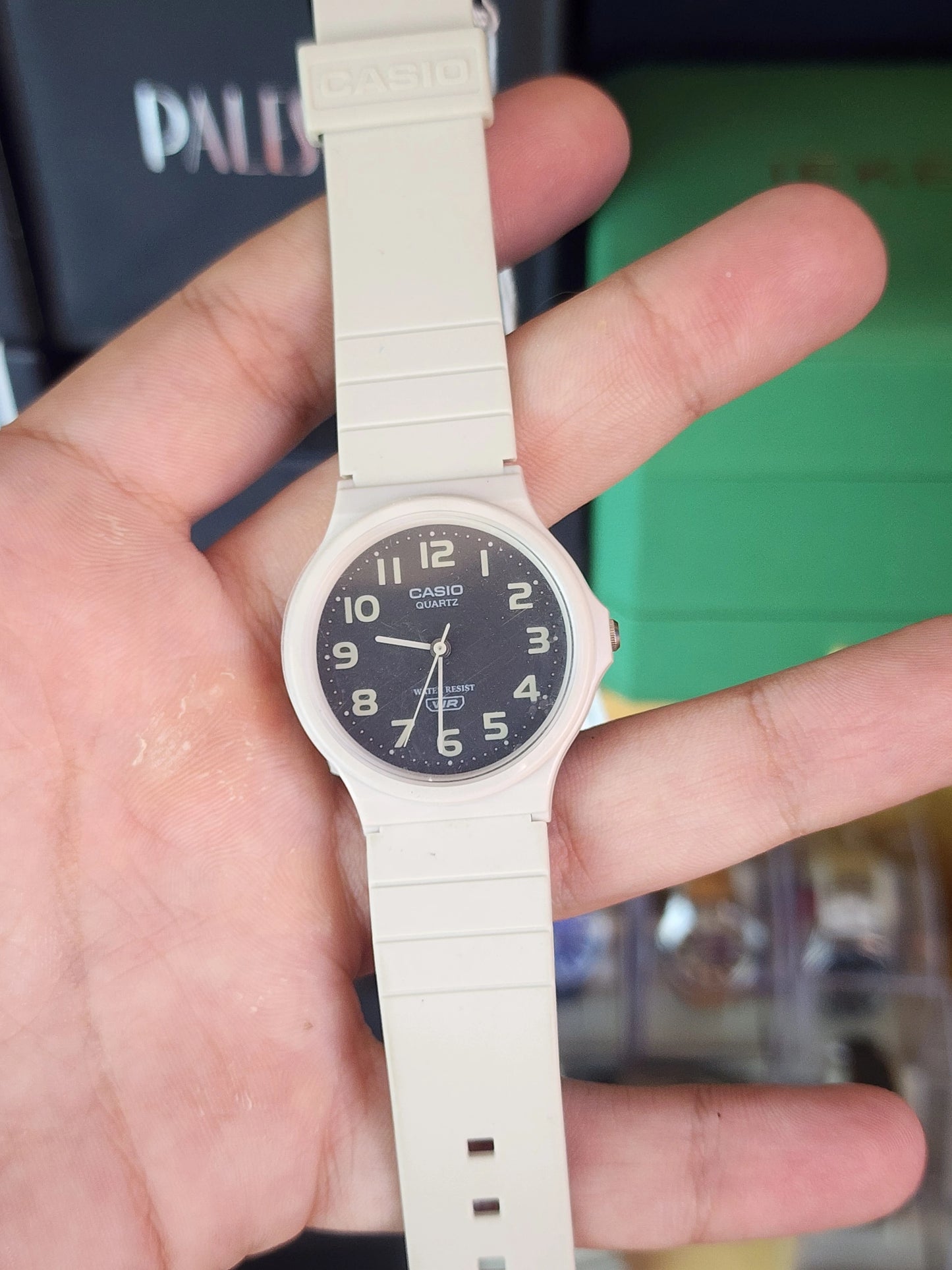 Casio basic MQ24 white