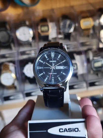 Casio mtp006 leather red compass