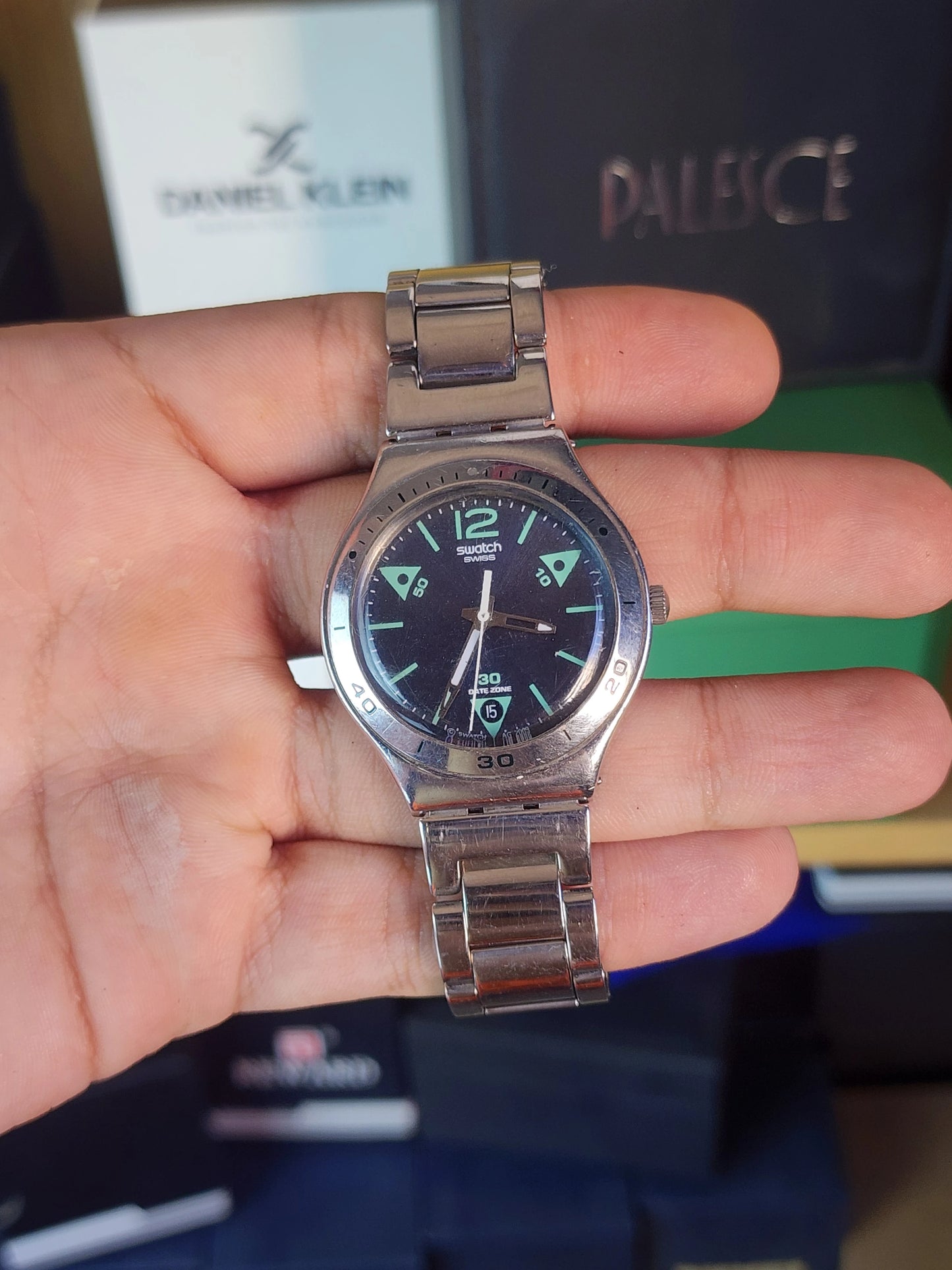 Swatch green triangles