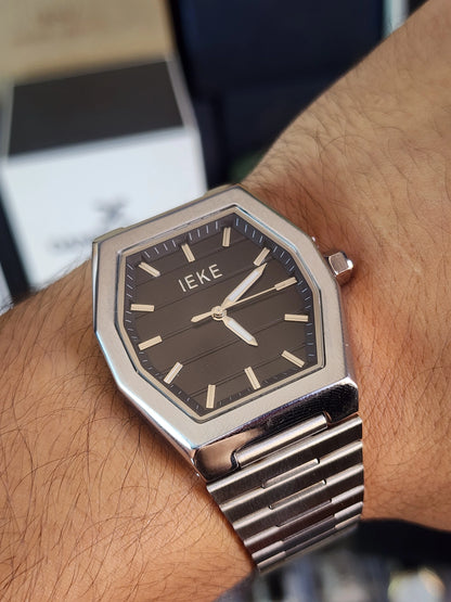 Ieke hexagonal black dial