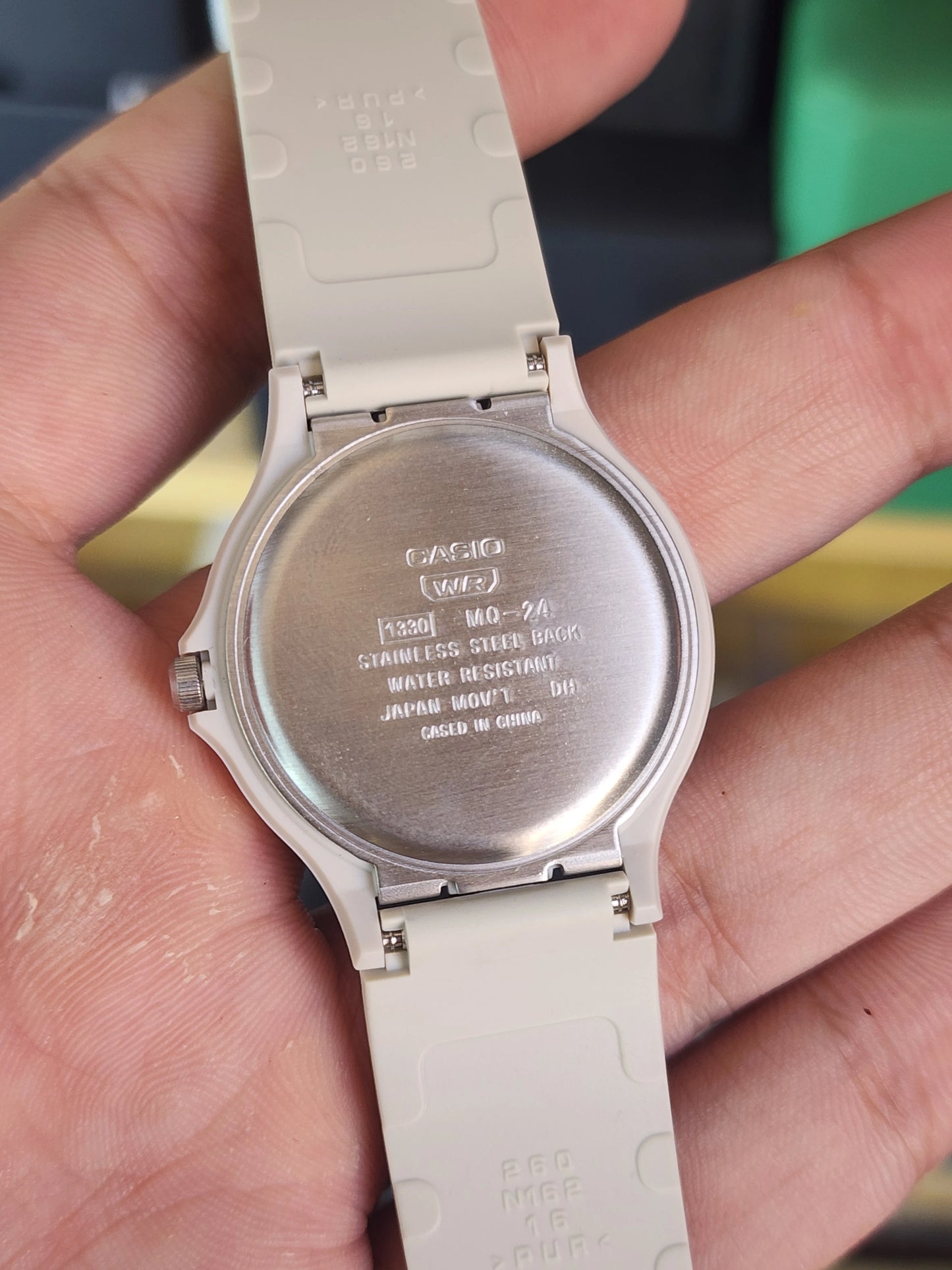 Casio basic MQ24 white