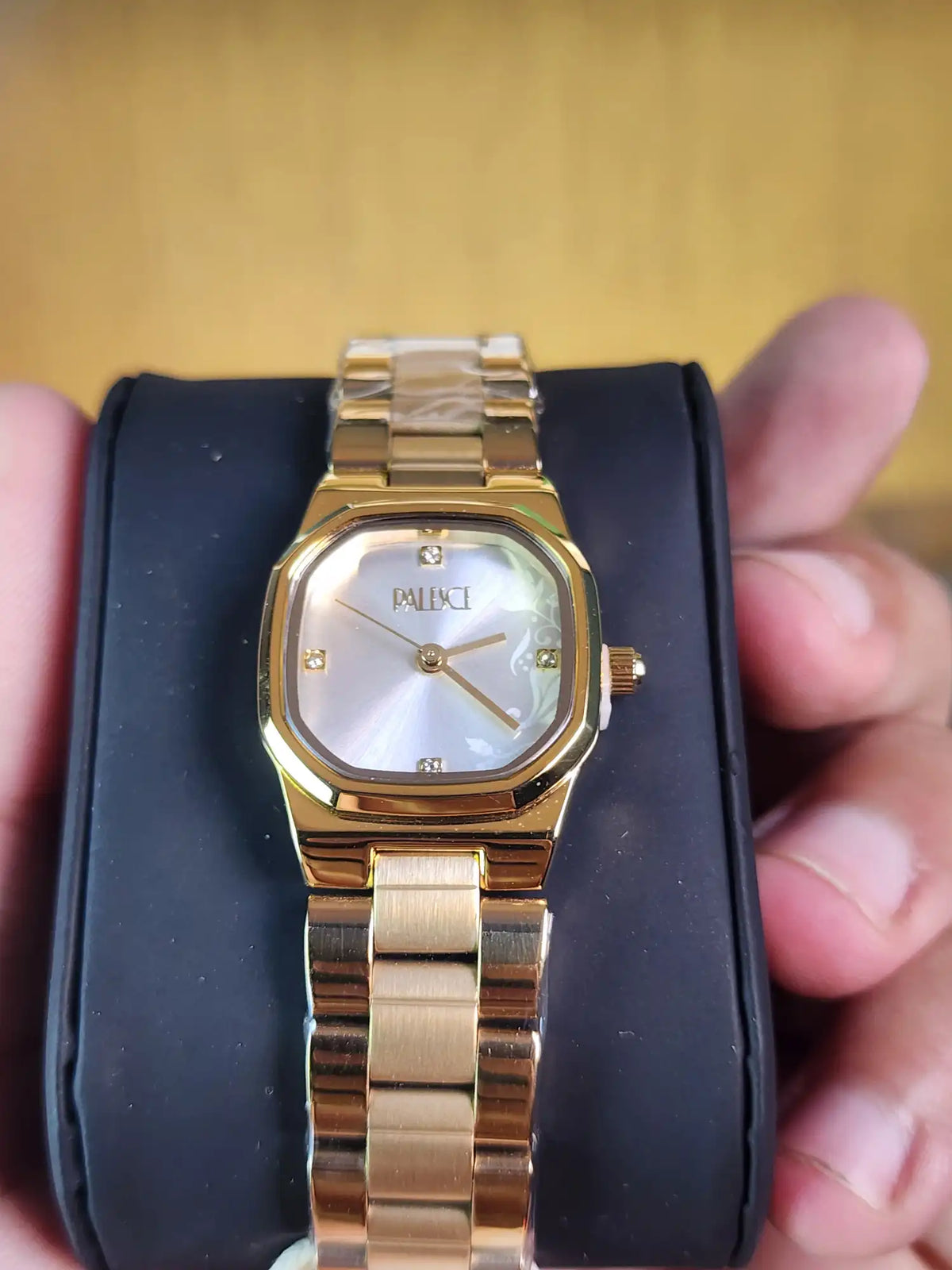 Palesce women full gold flower
